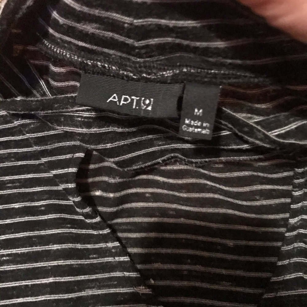 Apt. 9 • Keyhole Top - Picture 3 of 4